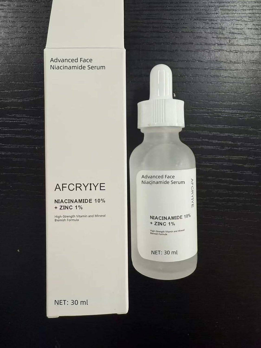 SlimBag Niacinamide 10% + Zinc 1% facial serum bottle, lightweight and non-greasy skincare product for acne and pore minimization.