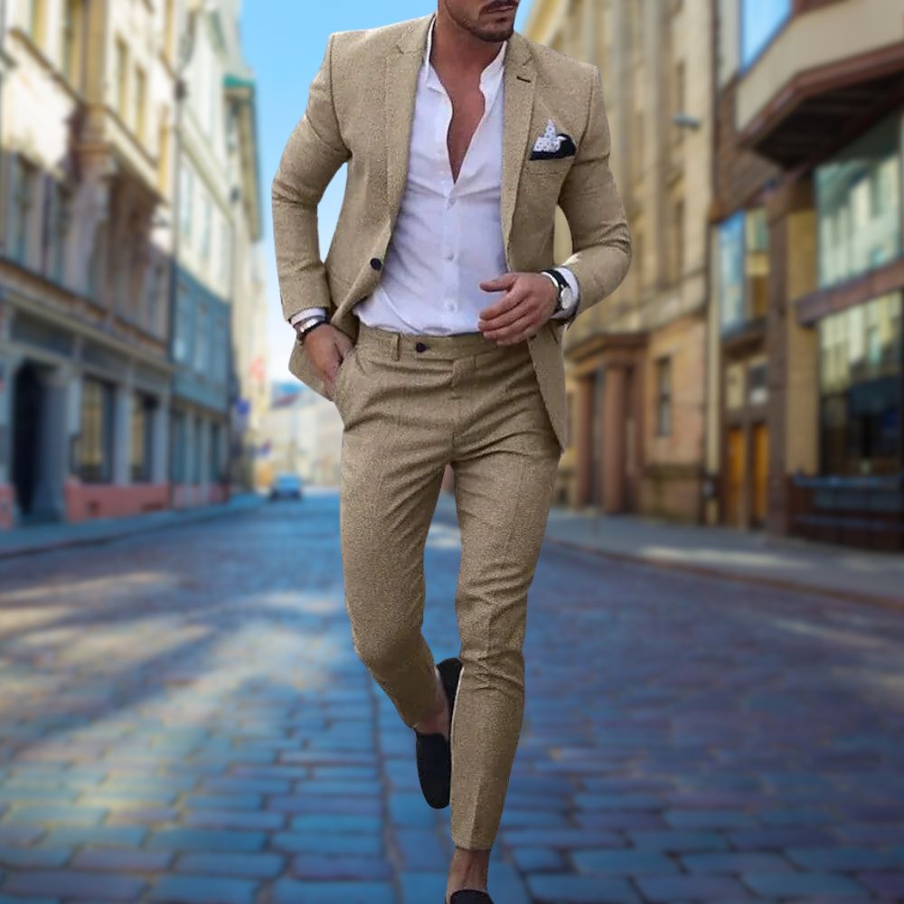 Fit Suit with Peak Lapel for Men