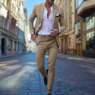 Fit Suit with Peak Lapel for Men