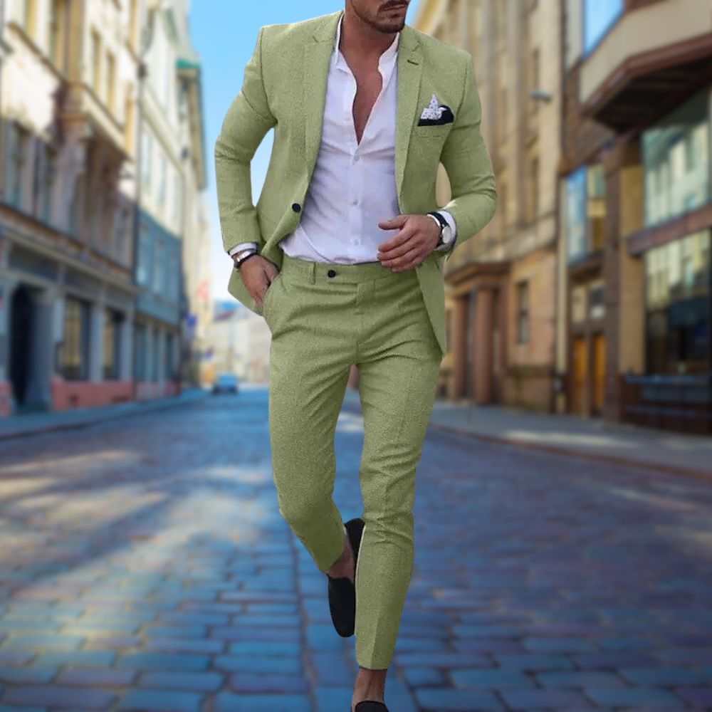 Fit Suit with Peak Lapel for Men